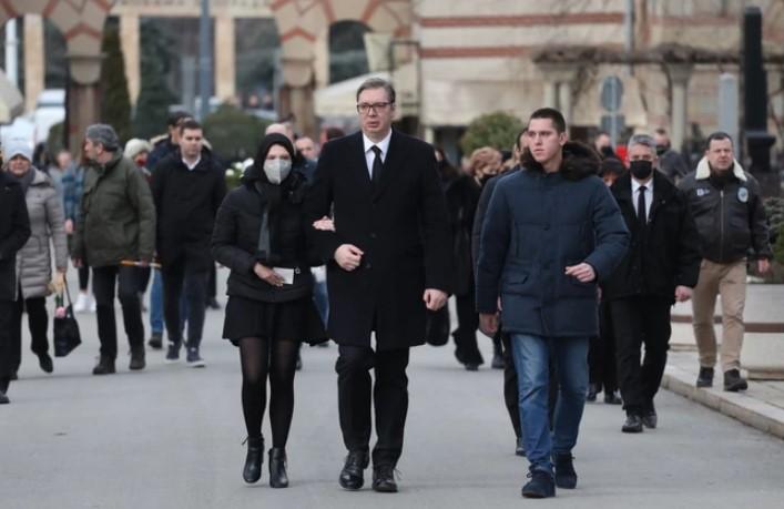 Aleksandar Vučić sa kćerkom Milicom i sinom Danilom na sahrani Ksenije - Avaz