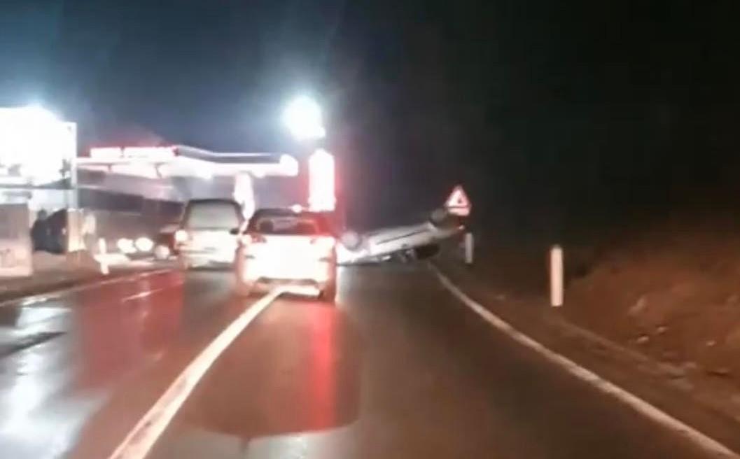 Teška saobraćajna nesreća na putu Lašva-Kaonik: Automobil završio na krovu