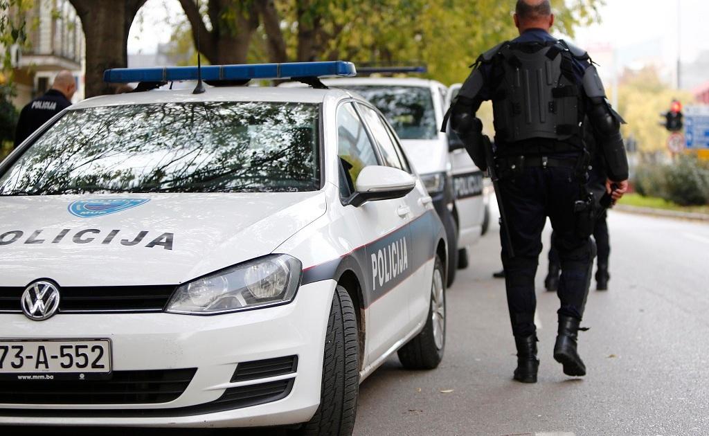 Policijski službenici oduzeli vozilo - Avaz