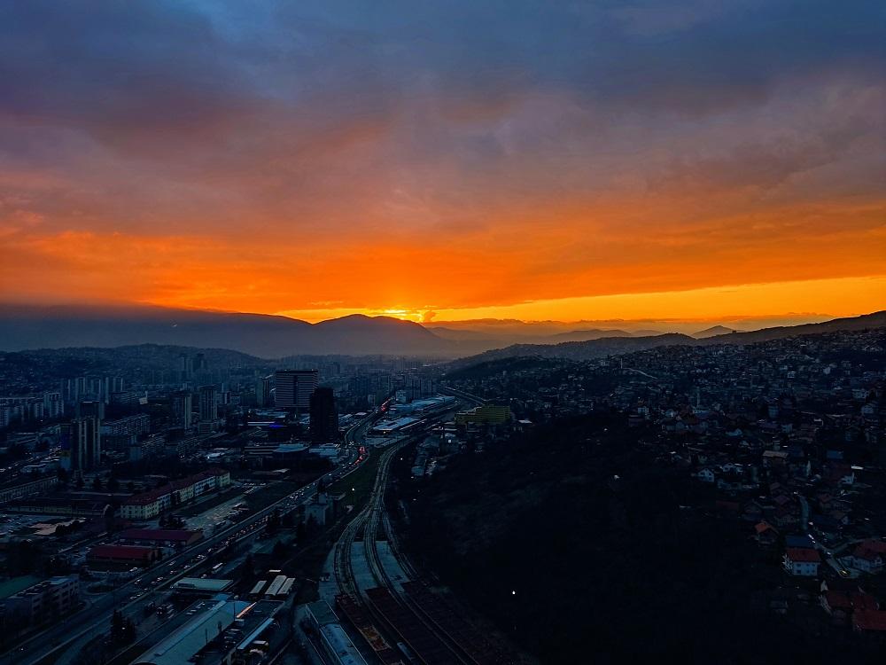 Zalazak sunca u Sarajevu - Avaz