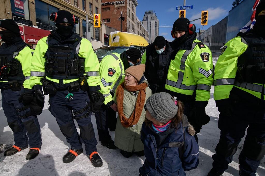 Sukob policije i demonstranata u Kanadi: Jedan policajac povrijeđen, uhapšeno najmanje 70 demonstranata