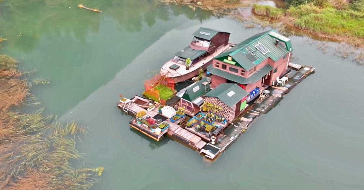 Kanađanin već 17 godina živi na plutajućem otoku kojeg je sam izgradio
