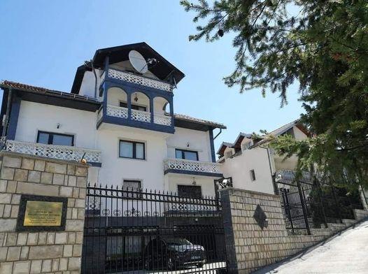 Ruska ambasada u BiH oteta od realnosti: Brutalno napali Sjedinjene Američke Države