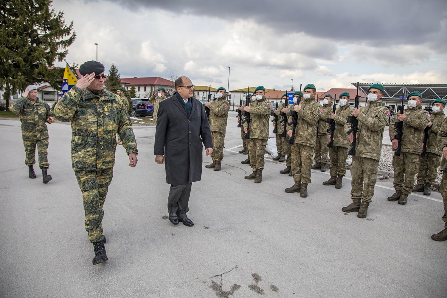 Kristijan Šmit posjetio bazu u Butmiru i razgovarao sa komandantom EUFOR-a