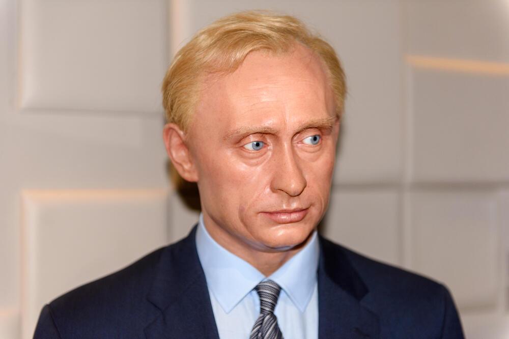 Muzej voštanih figura uklonio Putinovu statuu, žele je zamijeniti sa figurom Zelenskog