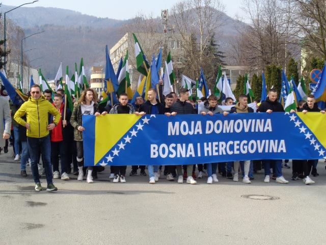 Proslava Dana reintegracije općine: Mladost Hadžića prodefilirala ulicama
