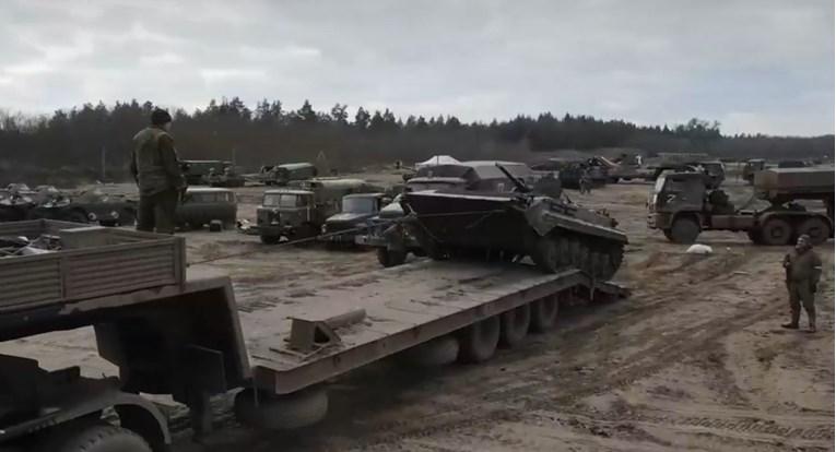 Ukrajinci pobjegli iz vojne baze kod Hersona, ostavili oružje i tenkove