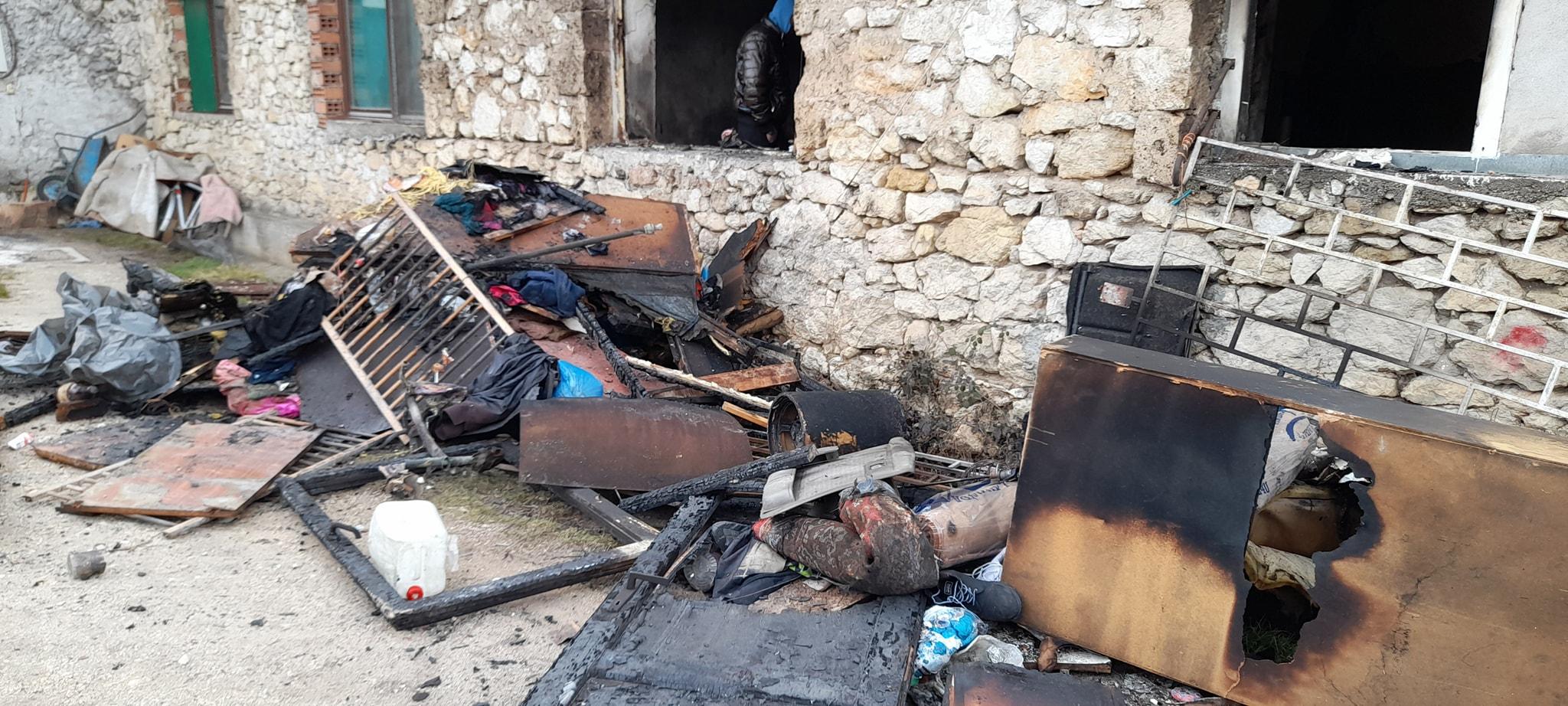 Samohranoj majci dva djeteta izgorio stan u Konjicu - Avaz