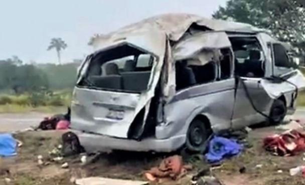 U Meksiku se prevrnuo minibus s migrantima, troje poginulo