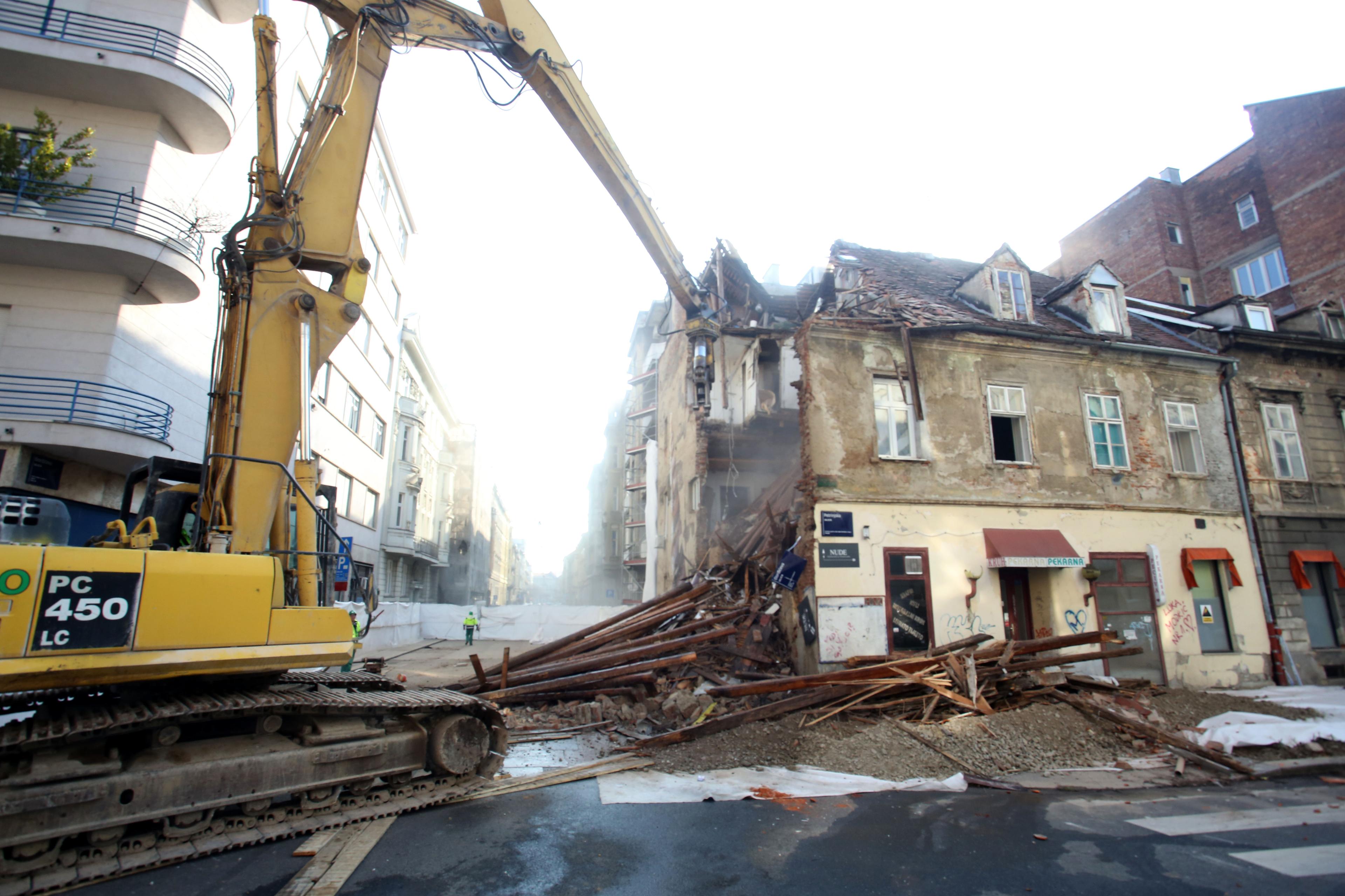 Pogledajte fotografije rušenja zgrade simbola zagrebačkog zemljotresa