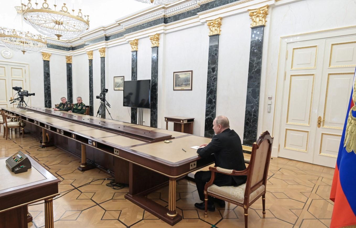 Putin, Šojgu i Gerasimov: Sva tri čuvara ruskih nuklearnih kodova u istoj prostoriji