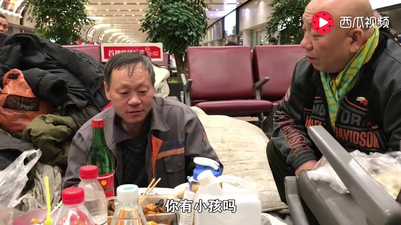 Kinez 14 godina živi na aerodromu