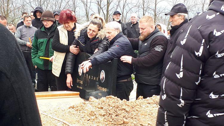 Sahranjen Bojan Stajić, jedan od stradalih rudara u rudniku Soko: Jecaji supruge odzvanjali grobljem