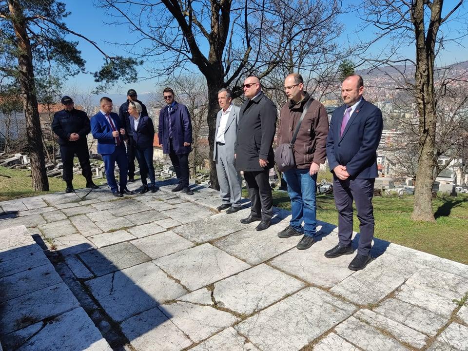 Delegacije Grada Sarajeva i Općine Centar položile cvijeće na Starom jevrejskom groblju