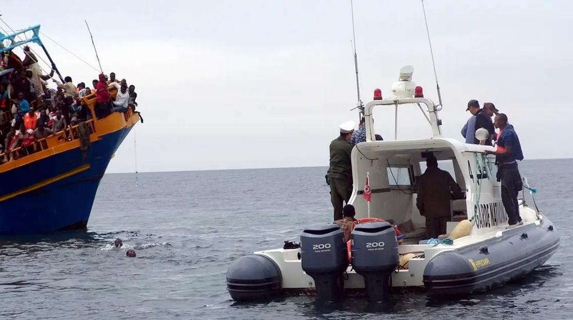 Nesreća u Tunisu: Tokom prevrtanja čamca utopilo se 13 afričkih migranata
