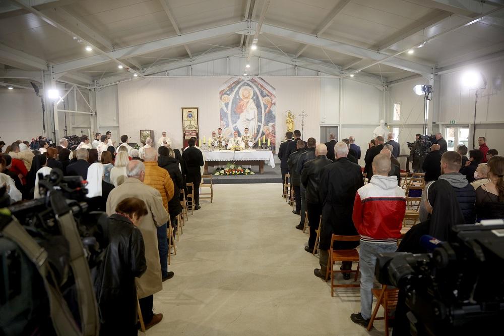 Uskrsna misa u Zagrebu: Kardinal Bozanić pozvao na molitvu za mir u Ukrajini