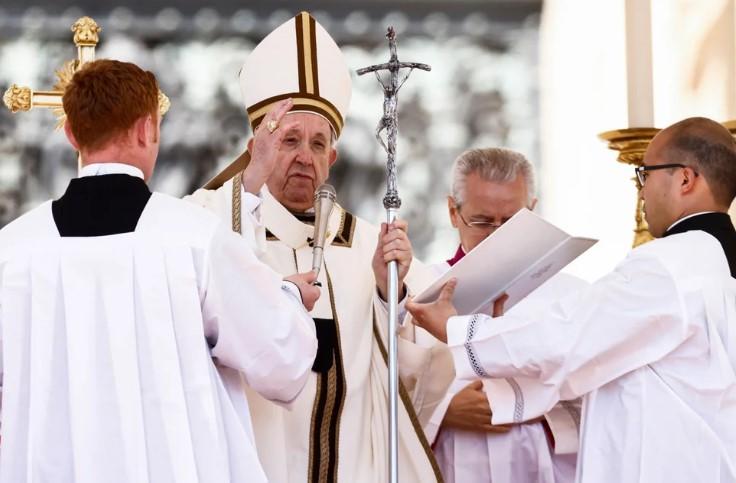 Papa Franjo na uskršnjoj molitvi pozvao čelnike da čuju molbu naroda za mir u Ukrajini