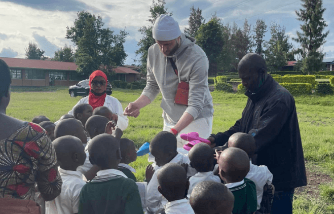 Nurkić sa djecom u Ruandi - Avaz