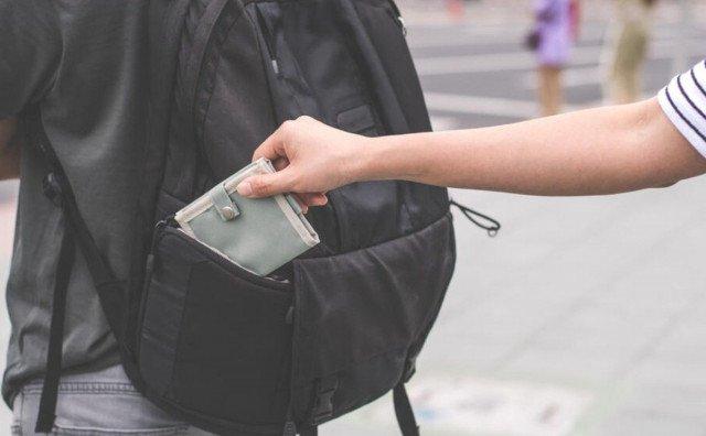 Džeparošica u Mostaru opljačkala turistu: Iz torbe mu izvukla novčanik