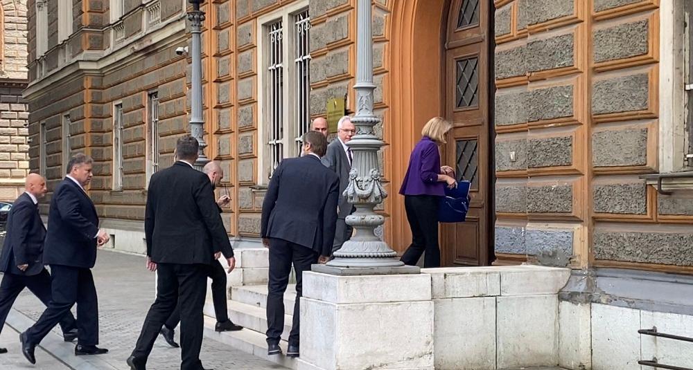 Visoka delegacija SAD prevdođena Karen Donfrid stigla na sastanak u Predsjedništvo BiH