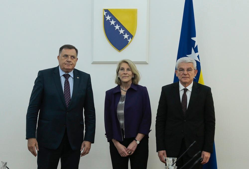 Blinkenovu pomoćnicu i Eskobara dočekali Džaferović i Dodik