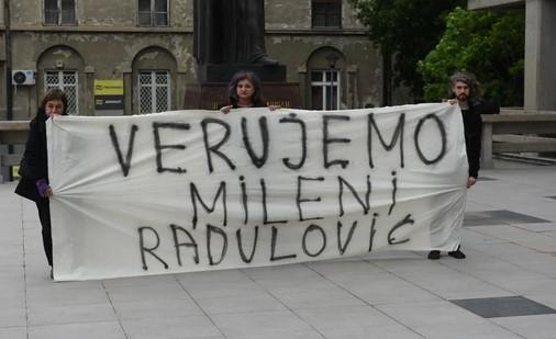 Grupa koja podržava Milenu Radulović, glumicu koja ga je optužila za seksualno zlostavljanje - Avaz