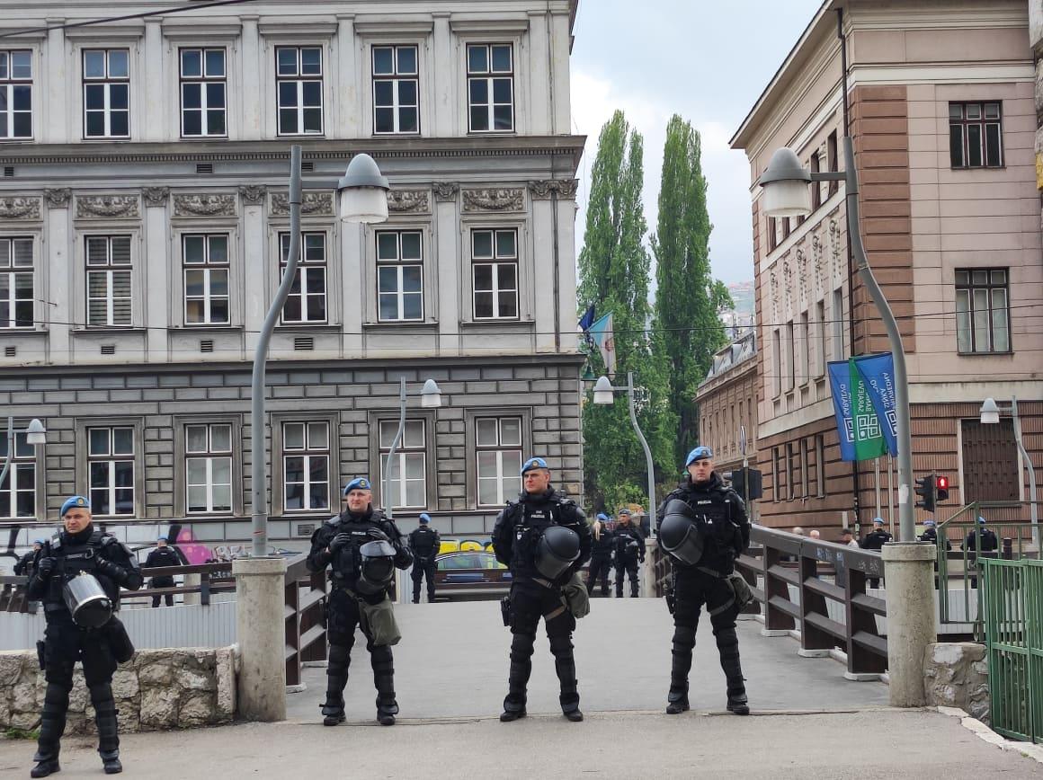 Jake policijske snage na ulicama Sarajeva - Avaz
