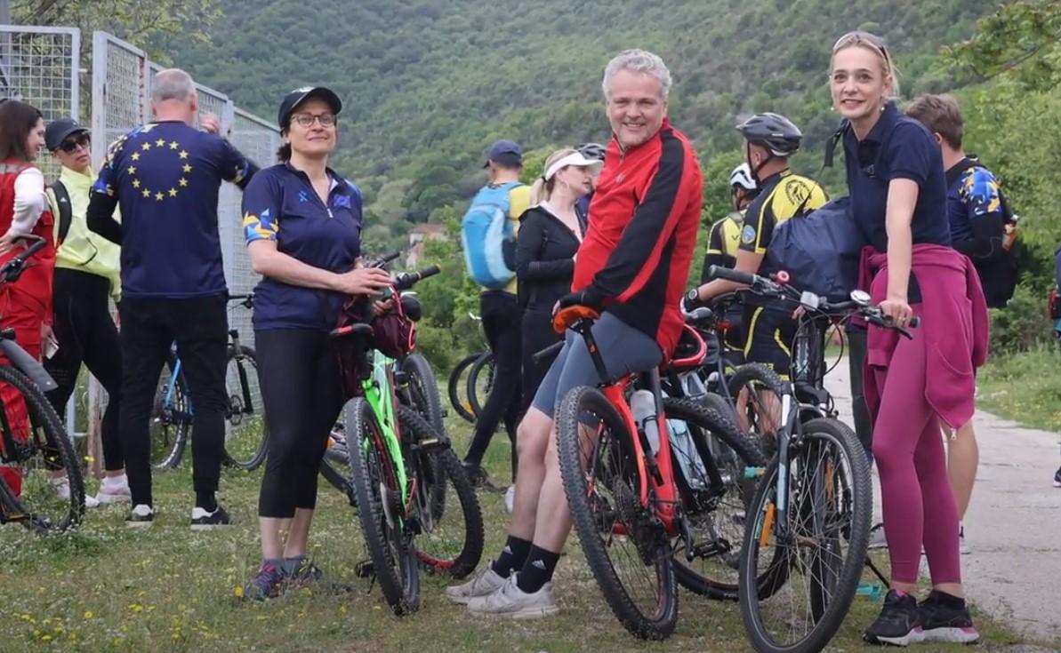 Ambasadori se provozali biciklističkom stazom Ćiro, Satler nije krio oduševljenje
