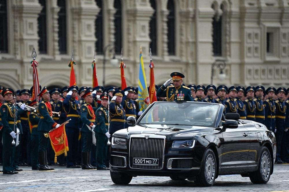 Špekulisalo je da je bolestan i u lošem odnosu s Putinom: Šojgu otvorio paradu u Moskvi