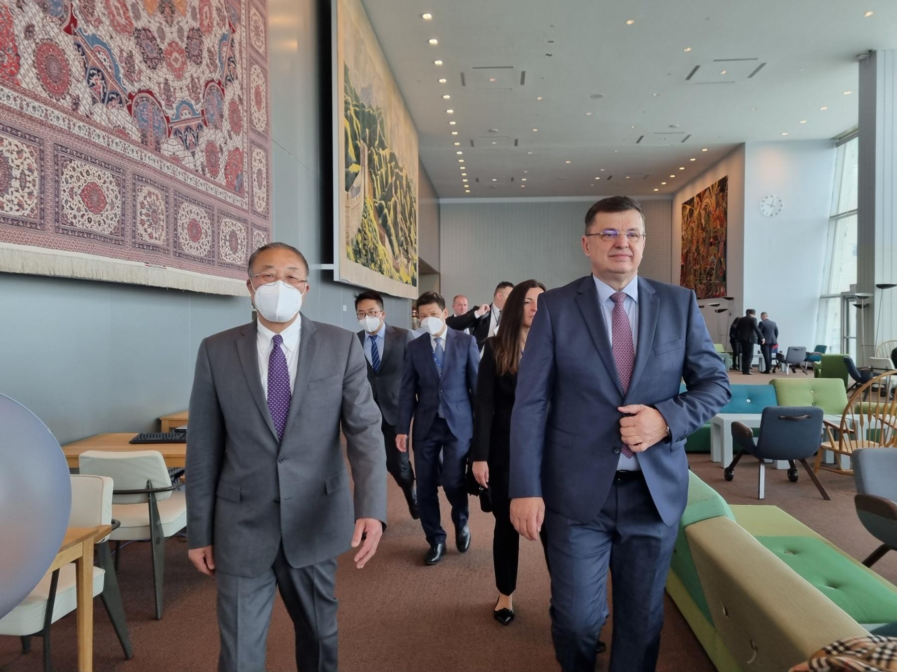 Kineski ambasador u UN-u ugostio Zorana Tegeltiju