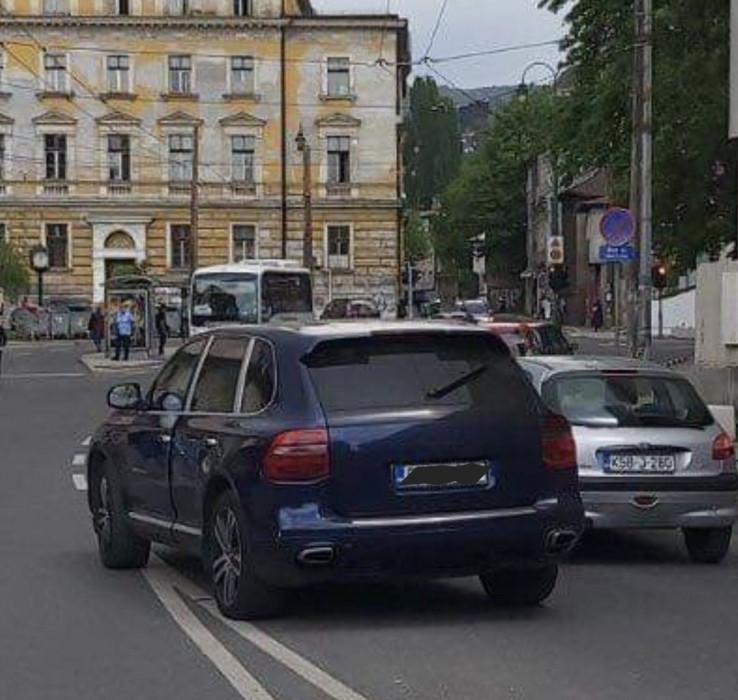 Vozač Porschea koji je udario studenta na Drveniji nije pronađen na adresi u Zenici