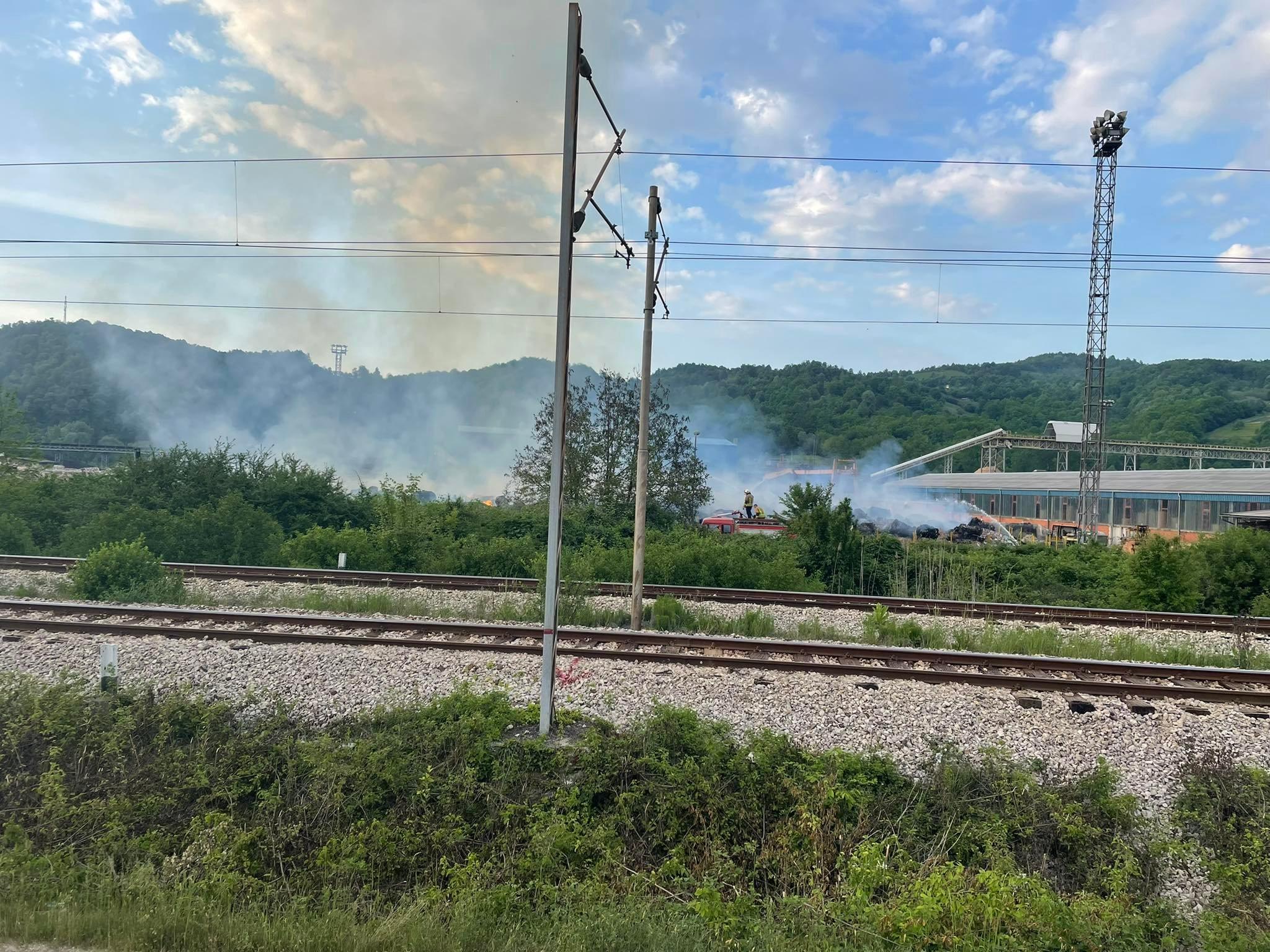 Veliki požar je zahvatio fabriku Natron Hayat u Maglaju - Avaz