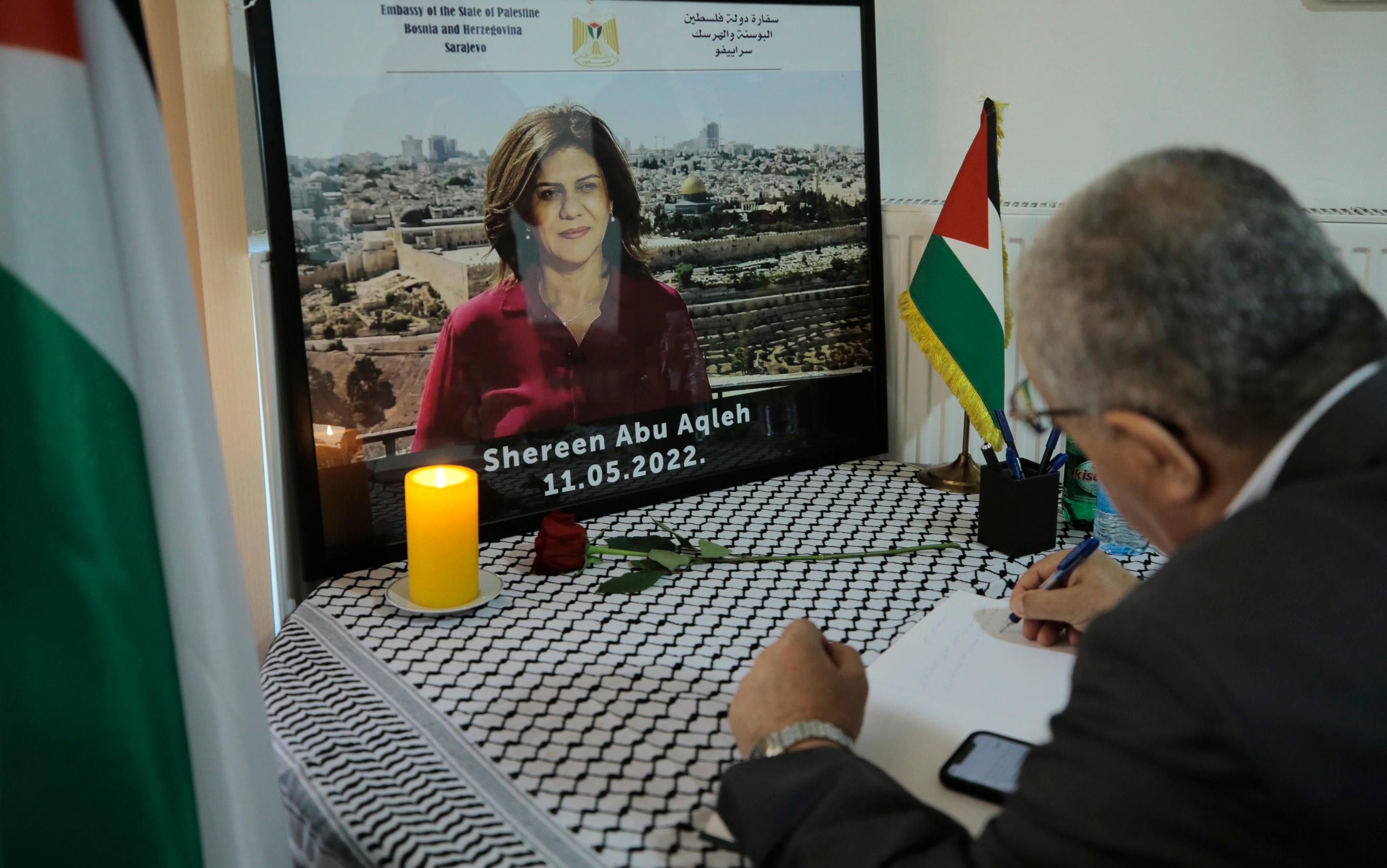 U palestinskoj ambasadi u Sarajevu otvorena knjiga žalosti za ubijenu novinarku Širen Abu Akleh