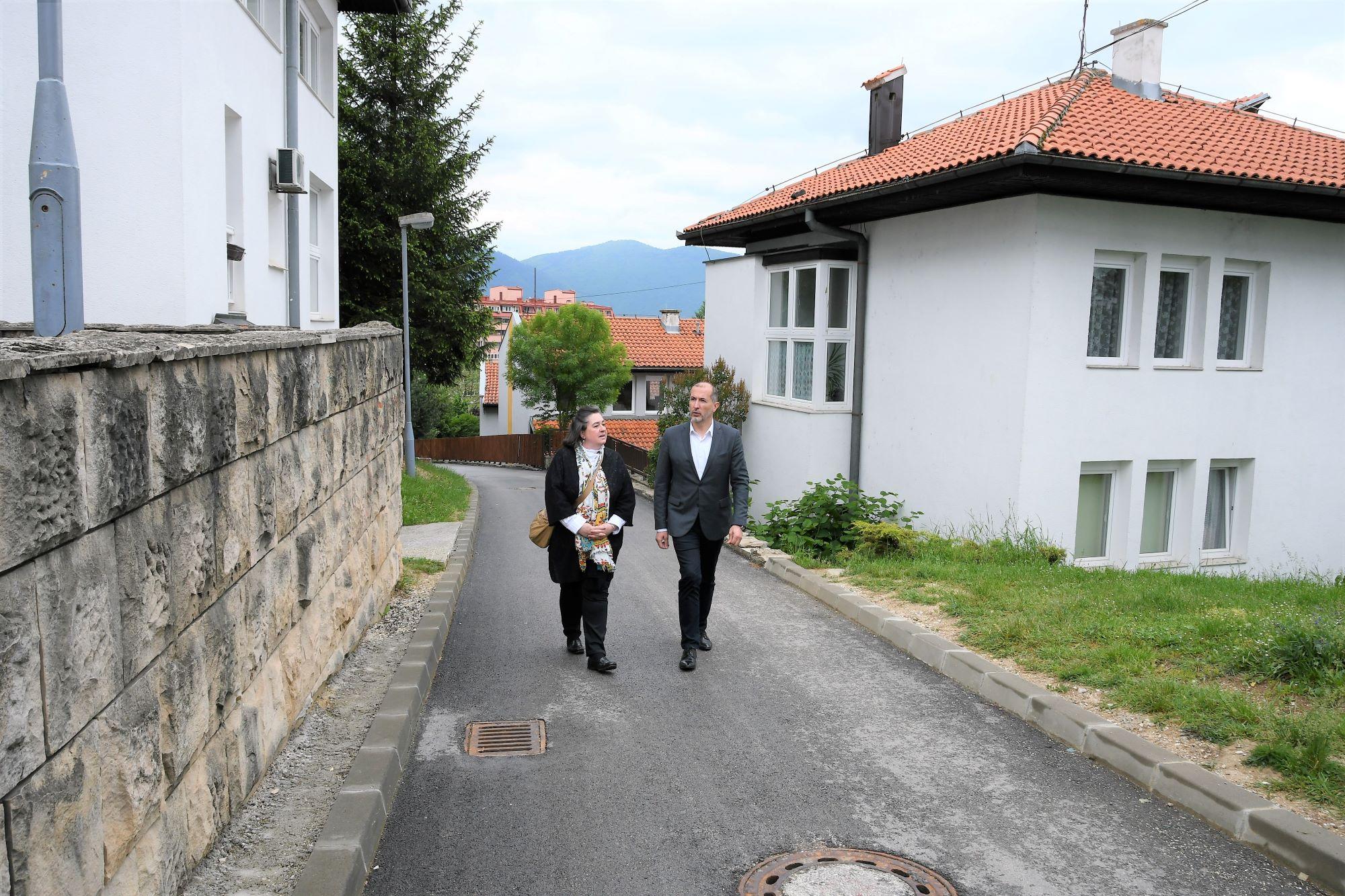 Načelnik Općine Novo Sarajevo Hasan Tanović posjetio porodicu iz SOS Dječijih sela u BiH