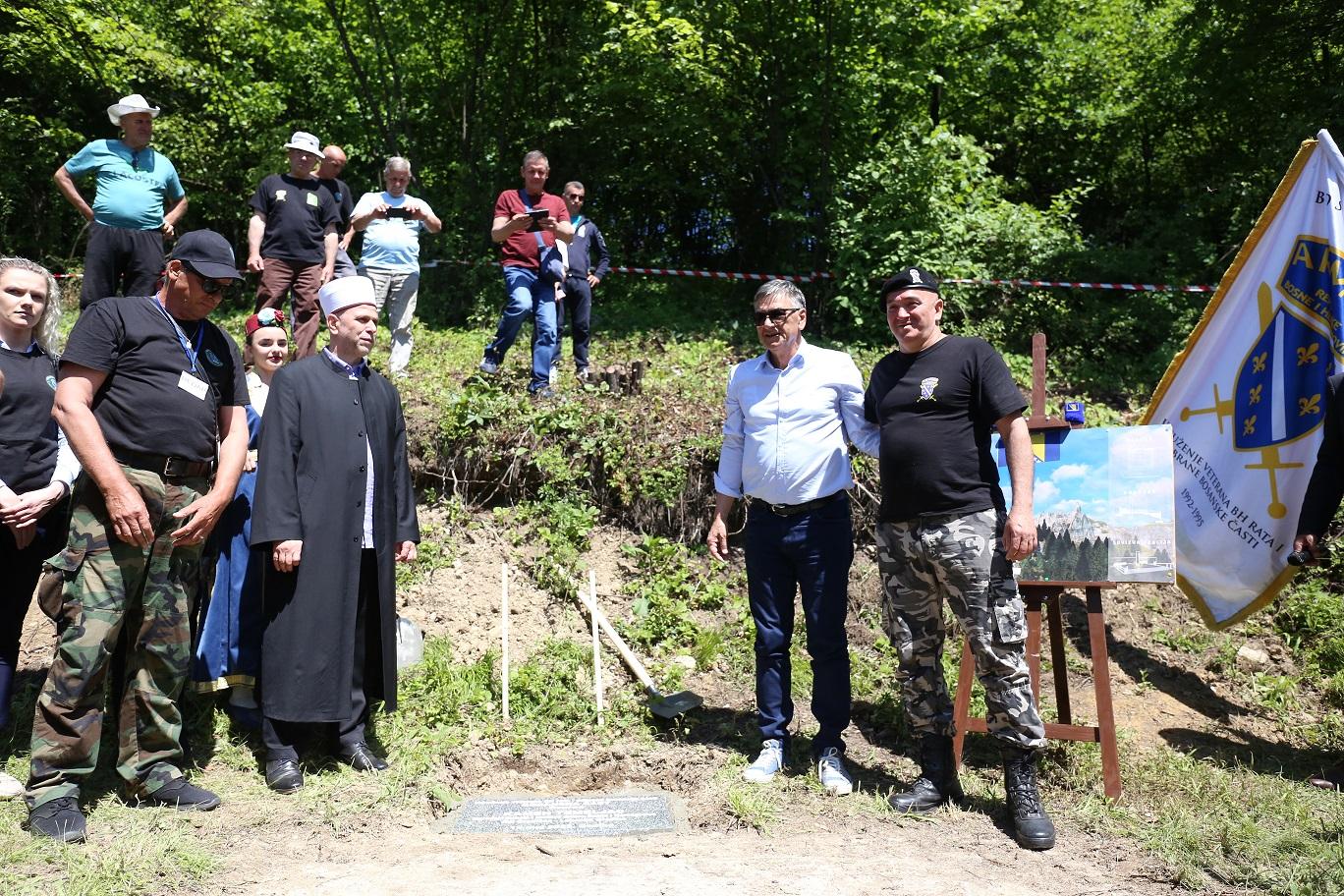 Kasumović položio kamen temeljac za izgradnju jarbola i postavljanje najveće zastave BiH u regionu