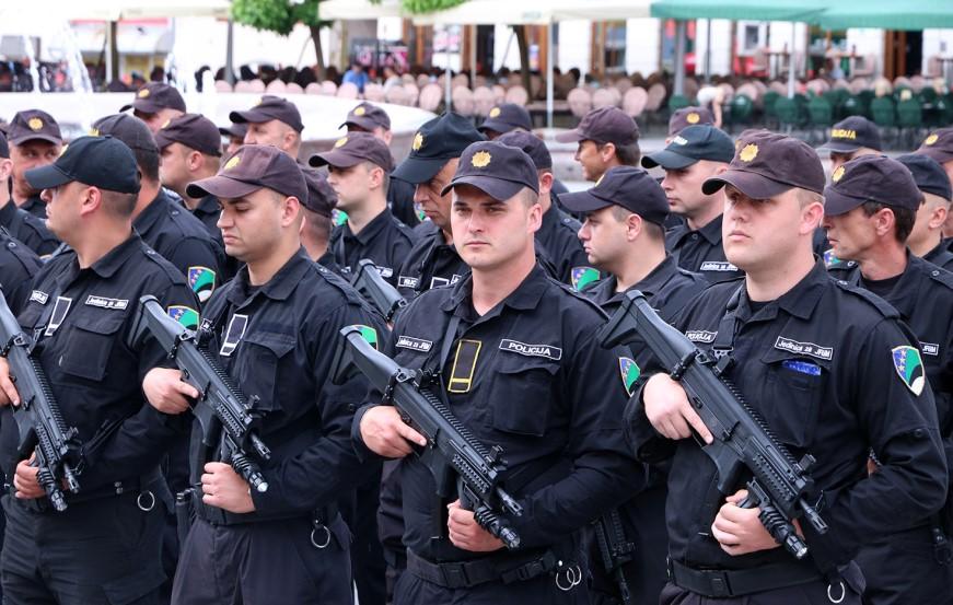 Jedinice policije na Trgu slobode - Avaz