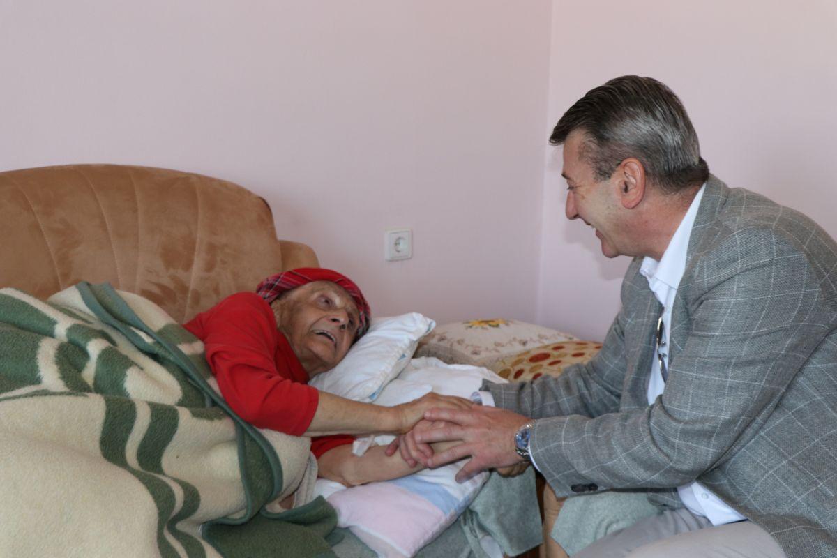 Načelnik Hadžibajrić posjetio Arifu Užičanin čija je kuća jutros stradala u požaru