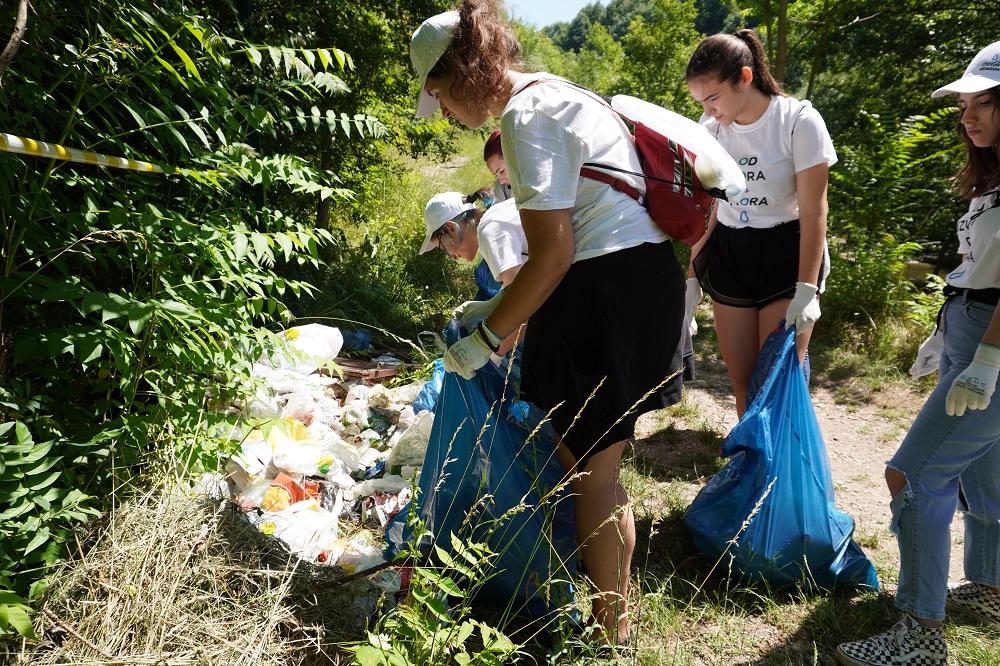 Banjalučki volonteri čistili park dr Mladen Stojanović i obale Vrbasa u parku prirode Sutrila u okviru Coca-Colinog projekta Od izvora do mora