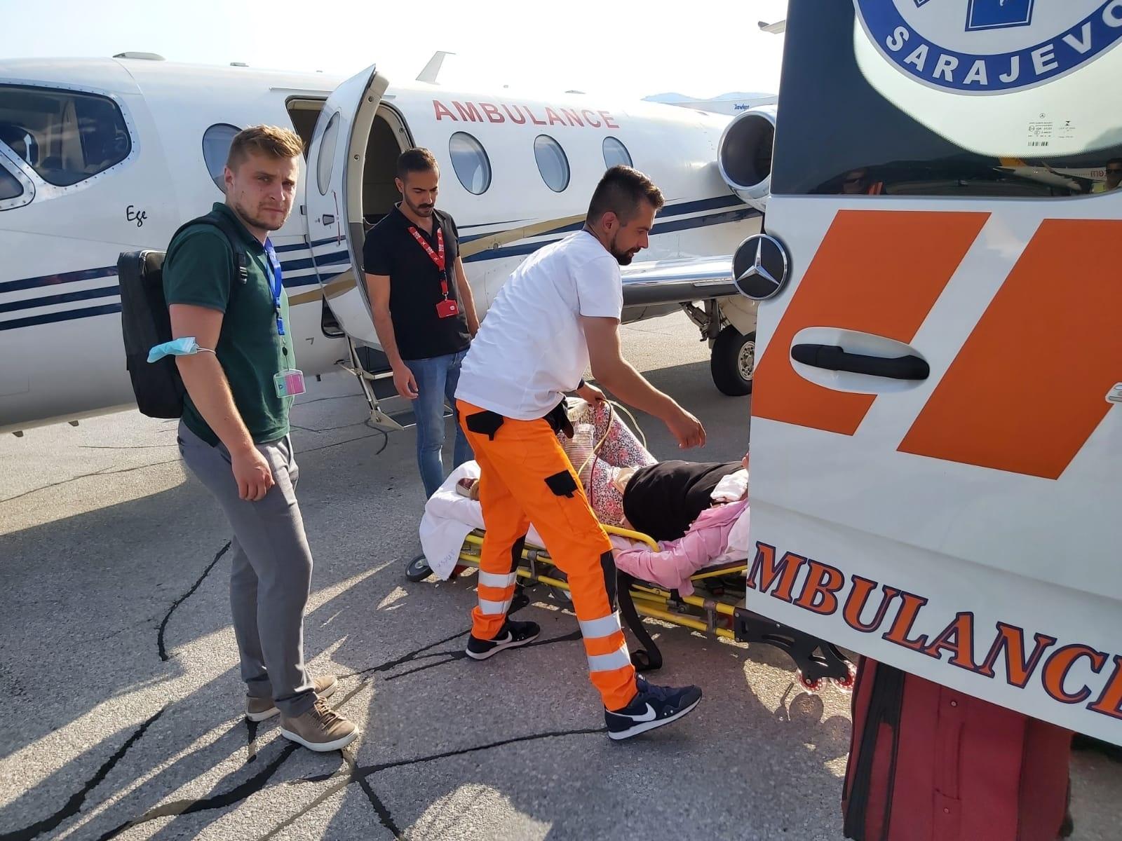 Amina Hasanagić tokom dana prebačena je specijalnim sanitetskim avionom u Istanbul - Avaz