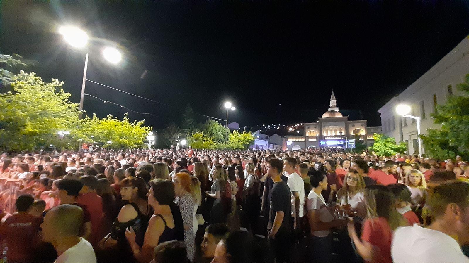 U čast Veležovog jubileja: Hiljade Mostaraca uživa u koncertu na Musali