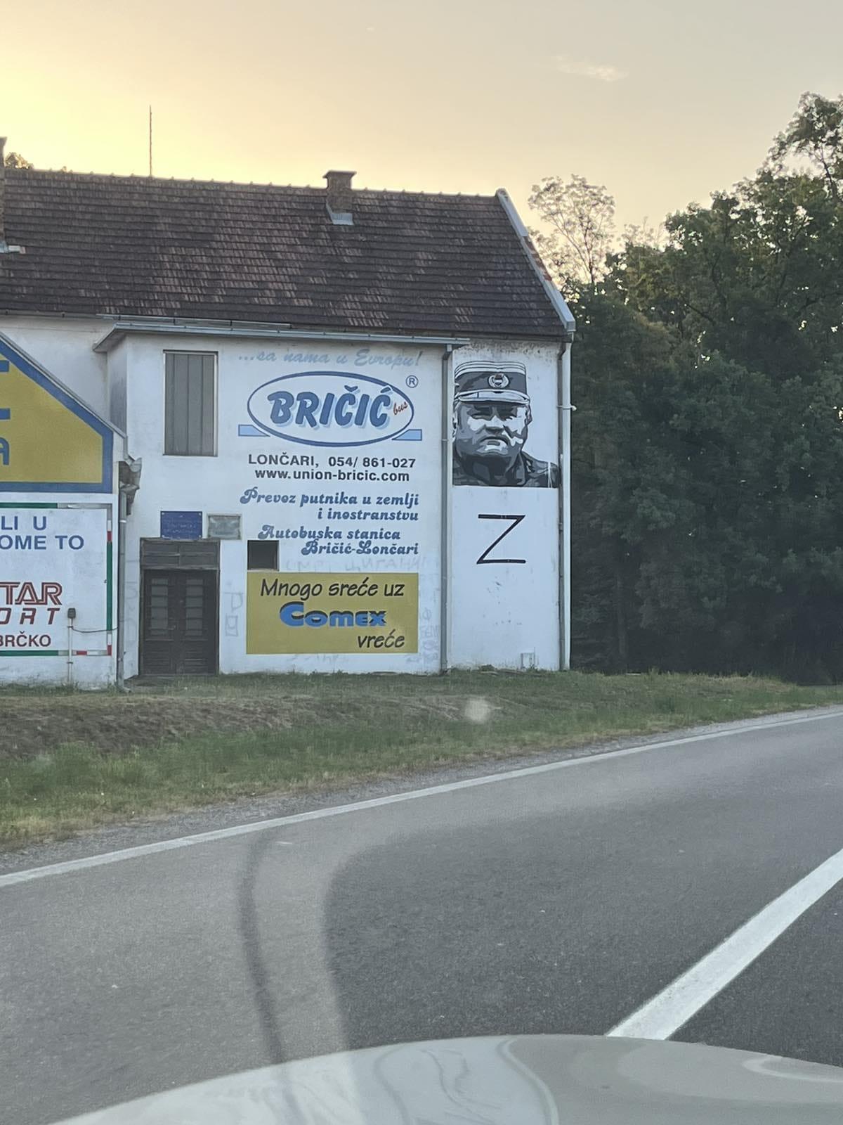 U Lončarima nakon murala Ratka Mladića se na istoj zgradi pojavilo i rusko "Z"