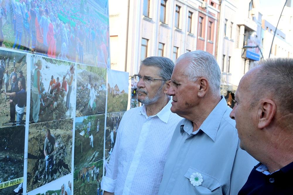 U Tuzli otvorena izložba "Grobnice – dokaz genocida u Srebrenici"
