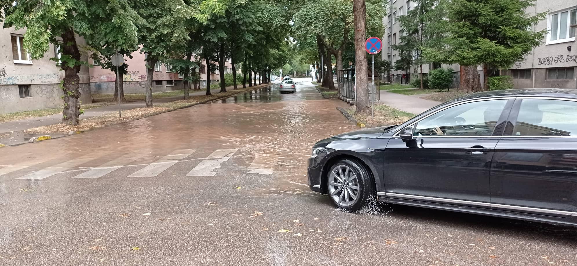 Poplava na ulici - Avaz