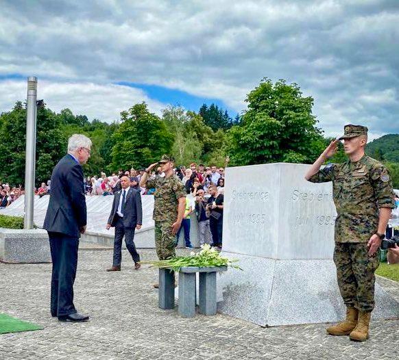 Ambasador Marfi odao počast žrtvama genocida u Srebrenici - Avaz