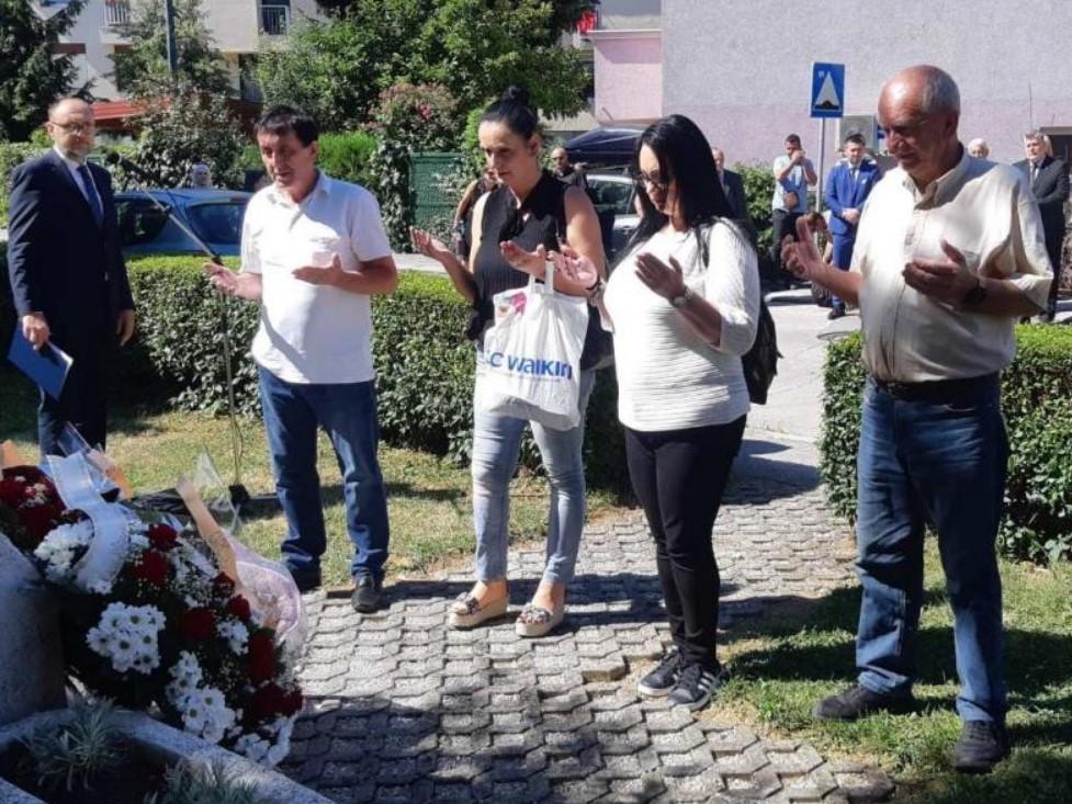 Obilježena tužna godišnjica masakra u ulici Hakije Turajlića na Dobrinji