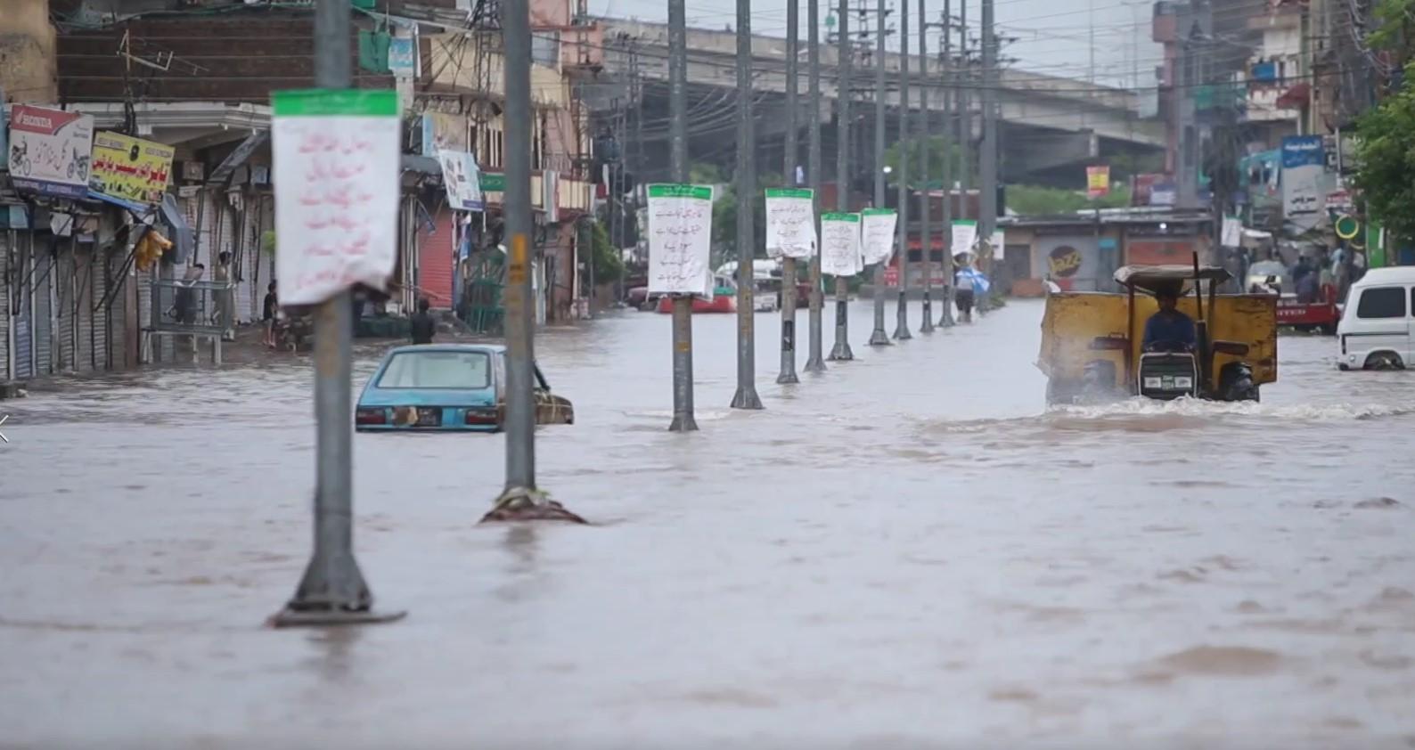 Monsunske kiše u Pakistanu: Poplavljene ulice, automobili blokirani vodom