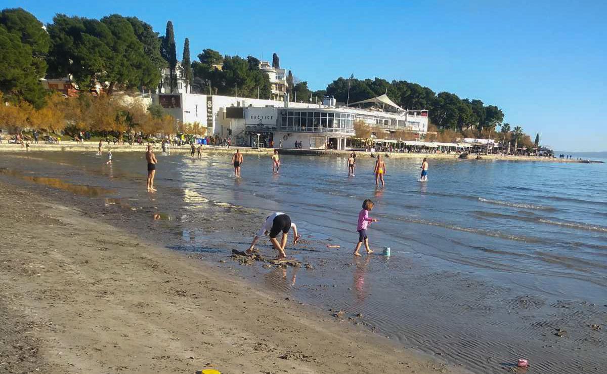 Jeziv prizor u Splitu: Izvučene dvije bombe iz plićaka na plaži