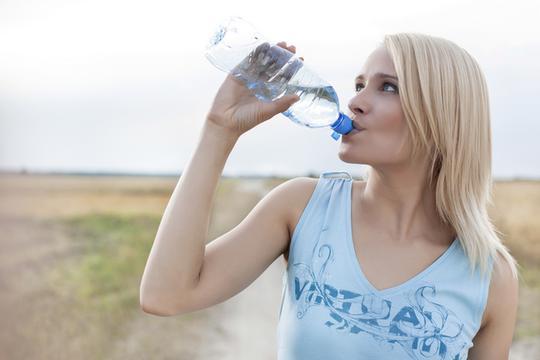 Zašto ne treba piti vodu iz flašice koja se zagrijala na suncu