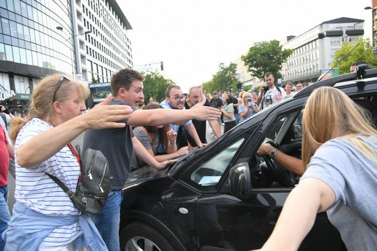 Video / Drama u Novom Sadu, automobilom pokušao da prođe kroz ljude