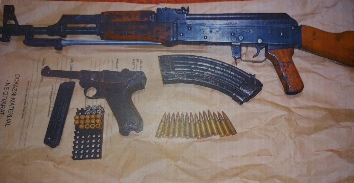 Jedna osoba uhapšena zbog oružja: Oduzeta municija i eksplozivna naprava